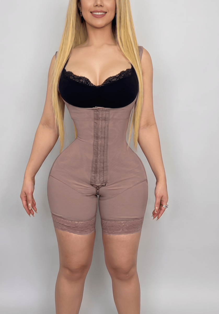 Faja Reloj de Arena Media Pierna Senos Libres – Alta Compresión con Varillas | Open Bust Hourglass Shapewear (BBL Effect) - LOVIISA